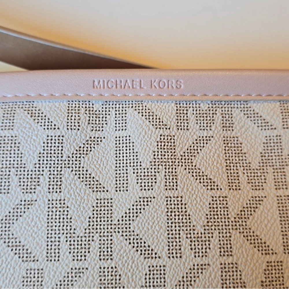 Michael Kors Belt bag like new - Picture 3 of 6
